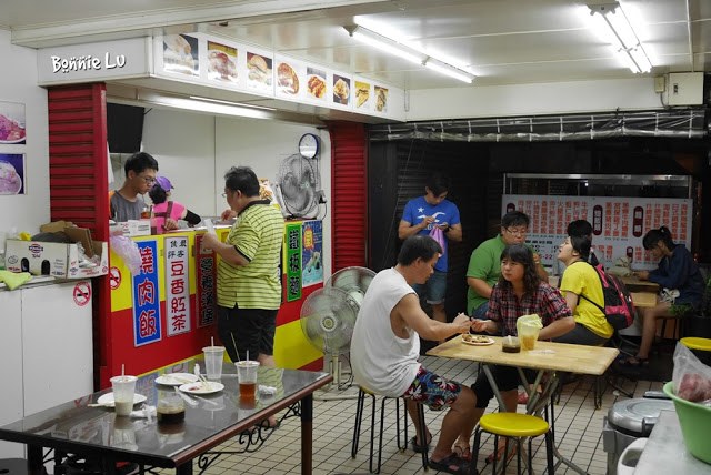 超人氣早餐宵夜"188" 台南中西區日式咖哩飯、漢堡、捲餅跟很強的麻油雞！