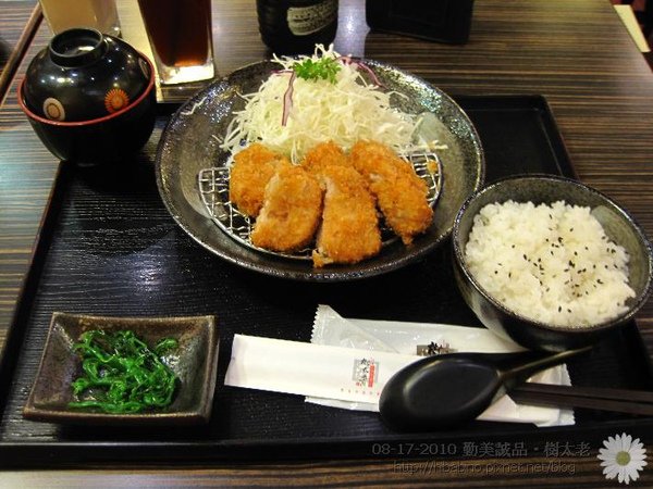 【台中第二市場】山河魯肉飯・必點荷包蛋 市場裡的排隊店 @黛西優齁齁 DaisyYohoho 世界自助旅行/旅行狂/背包客/美食生活