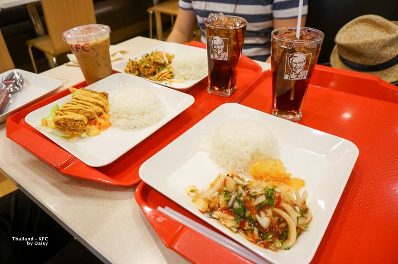 泰國曼谷美食 到泰國一定要吃一下有白飯的「肯德雞 KFC」 套餐! 泰國旅遊, 曼谷旅遊, 曼谷美食, 泰國肯德基, KFC, 曼谷自助旅行, 曼谷自由行KFC-4