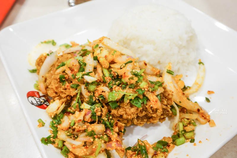 泰國曼谷美食 到泰國一定要吃一下有白飯的「肯德雞 KFC」 套餐! 泰國旅遊, 曼谷旅遊, 曼谷美食, 泰國肯德基, KFC, 曼谷自助旅行, 曼谷自由行KFC-7
