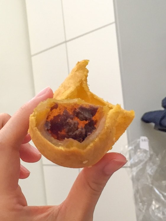 大龍峒人氣排隊店，二姐的澎風球（地瓜球）、紅茶屋生活飲品
