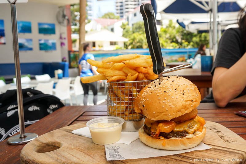 longboards,衝浪者天堂,漢堡,黃金海岸美食,goldcoast,surfing-paradise-food,hamburger