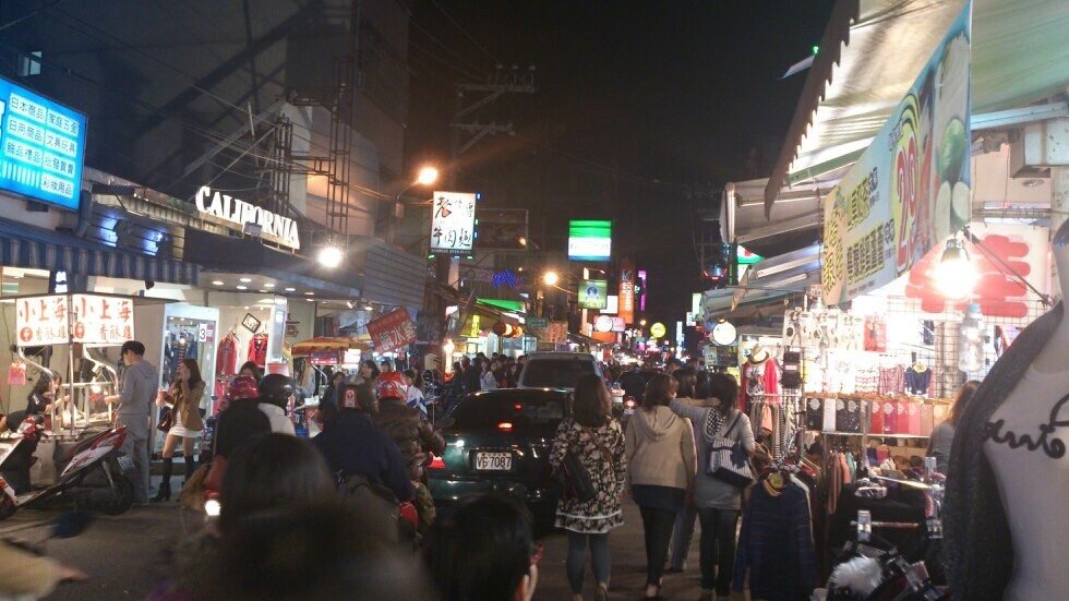 中原夜市美食 | 中原吃吃喝喝 學生/觀光客的最愛 地瓜球、烤布蕾、皇后先生