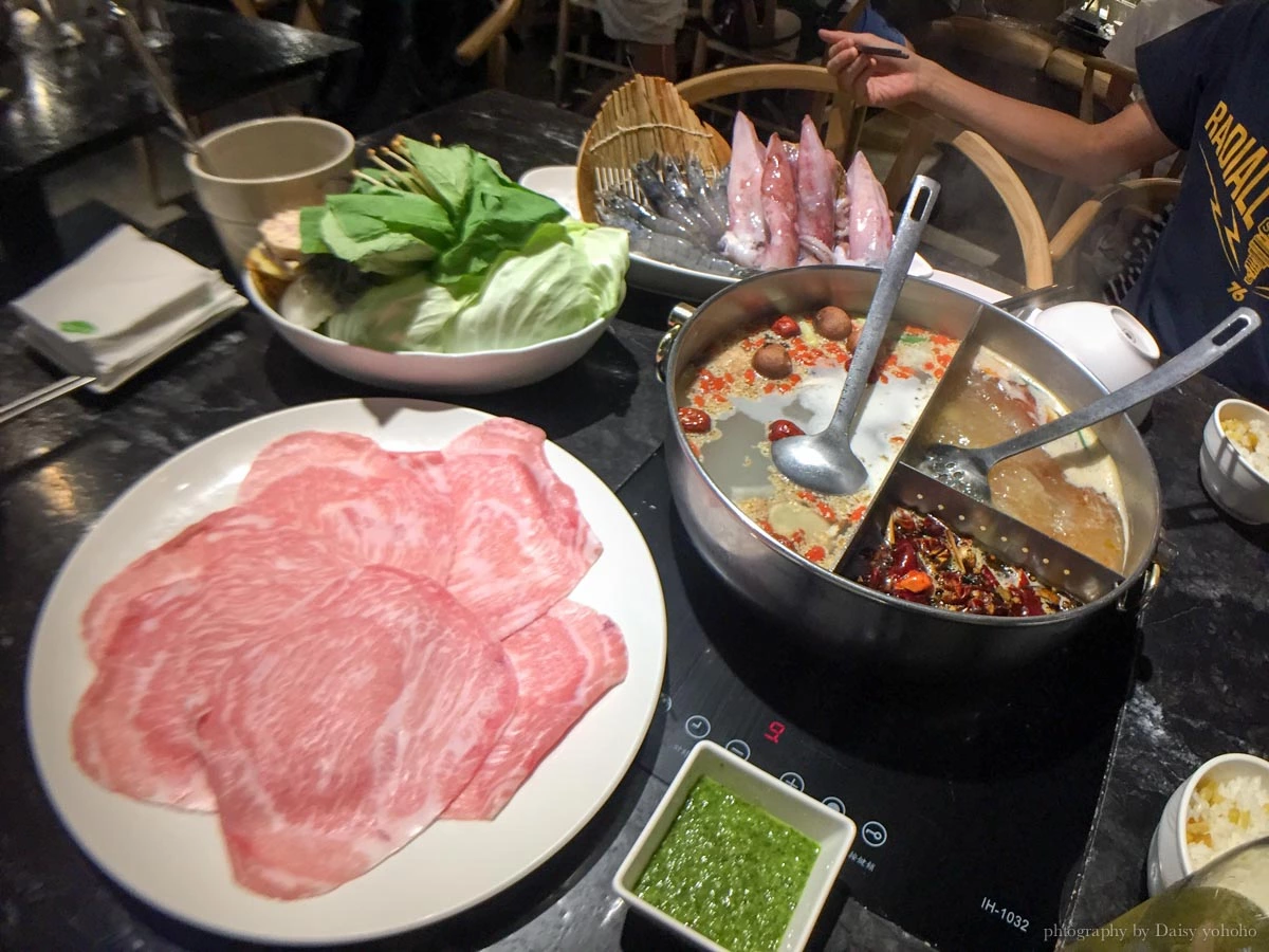 【桃園美食】方圓涮涮屋．雙人無敵蝦爆鍋套餐 超誇張海鮮盤！超大份量肉片盤！龍蝦/帝王蟹/石頭蟹 @黛西優齁齁 DaisyYohoho 世界自助旅行/旅行狂/背包客/美食生活