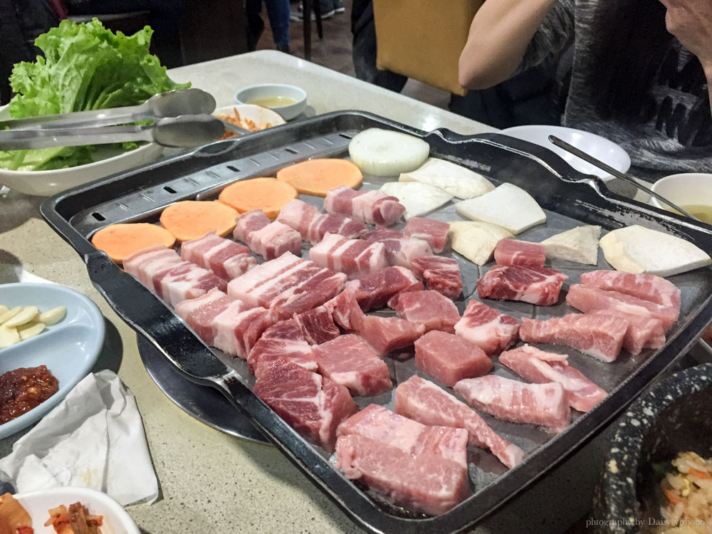 行天宮站美食 東輝韓食館鐵盤烤豬肉 石鍋拌飯 馬鈴薯燉豬骨台北美食韓式