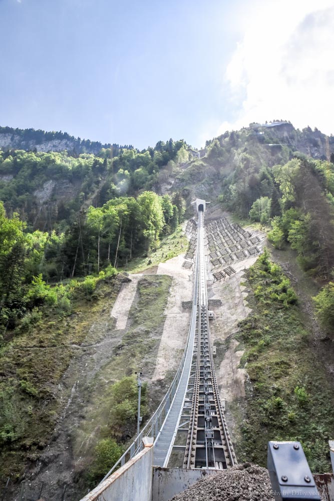 Stoos登山纜車, Stoos Bahn, 世界最斜纜車, 世界最陡纜車, 瑞士纜車, 瑞士自助, 瑞士自由行, Schwyz, Stoos 交通, Swiss Pass, 瑞士火車通行證, Swiss Travel Pass, 半價卡, 瑞士免費纜車