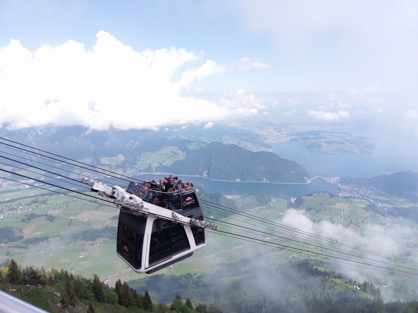 瑞士自助旅行 | 石丹峰 Stanserhorn 全球首座空中雙層敞篷纜車 CabriO！