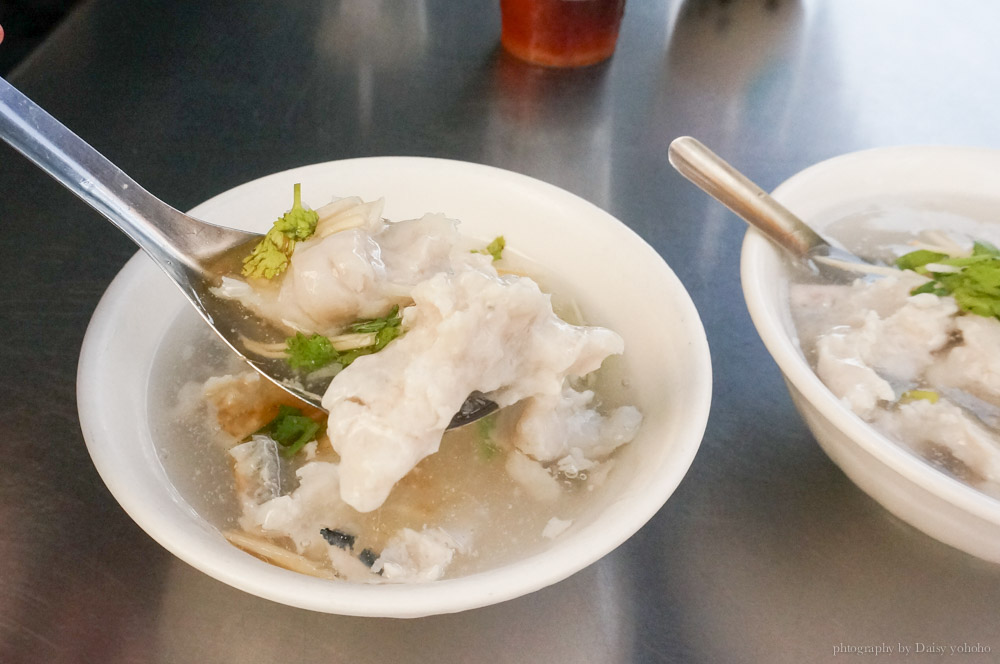 阿鳳浮水虱目魚羹，咬得到大塊魚肉的驚喜小吃！保安路美食我最愛這間！