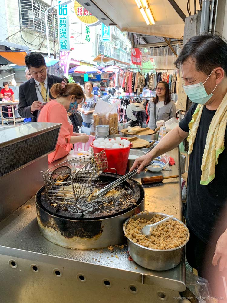 重慶豆漿炸蛋餅，老字號早餐店，隱身大龍峒市場中的美味，近捷運圓山站