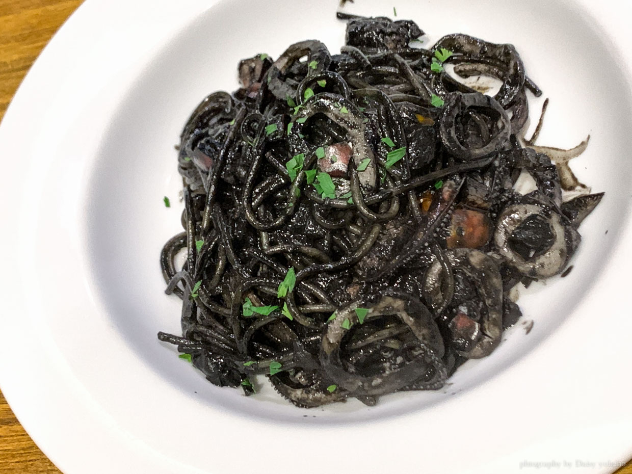 K2小蝸牛廚房, 台中義大利麵, 歌劇院美食, 台中市政府美食, 文心路, 墨魚麵, 義大利麵