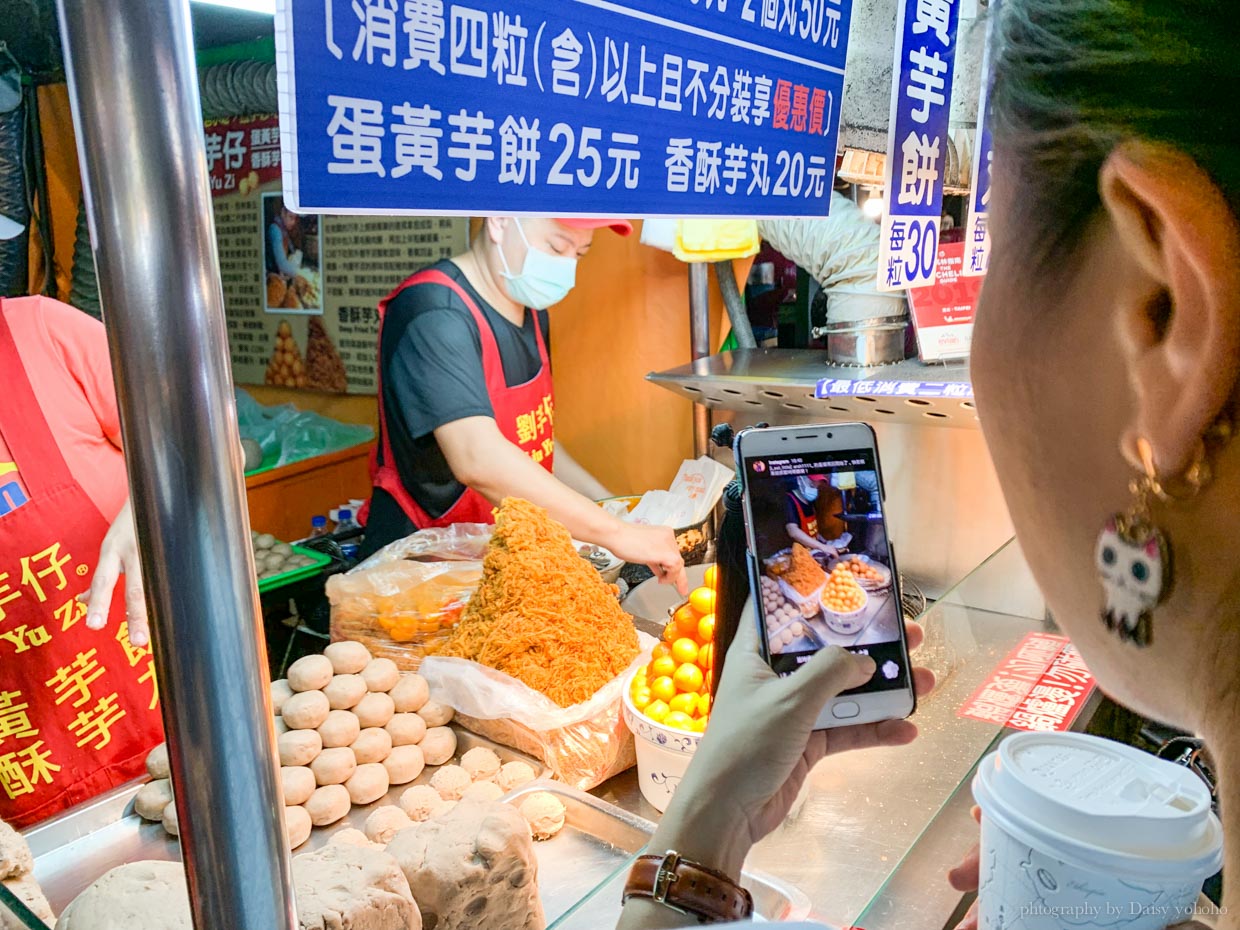 寧夏夜市, 寧夏夜市美食, 寧夏夜市小吃, 魏祥記麻糬冰, 燒麻糬, 劉芋仔芋餅, 寧夏夜市排隊店