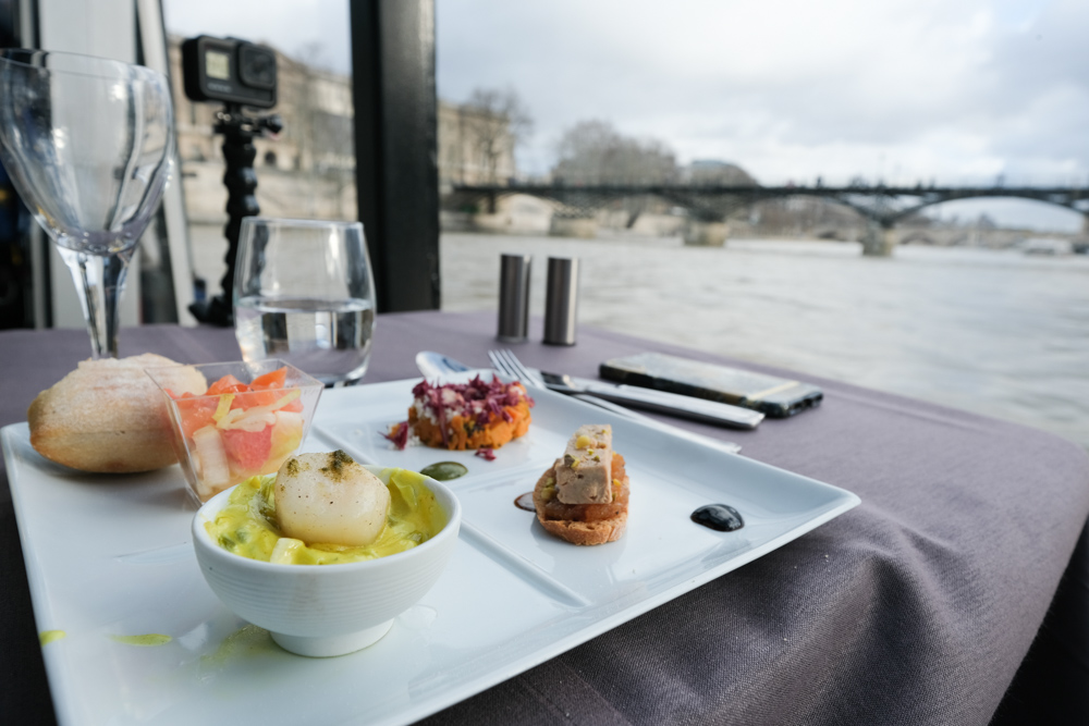 巴黎塞納河遊船》品嚐浪漫法式午餐，以不同的角度欣賞巴黎之美！