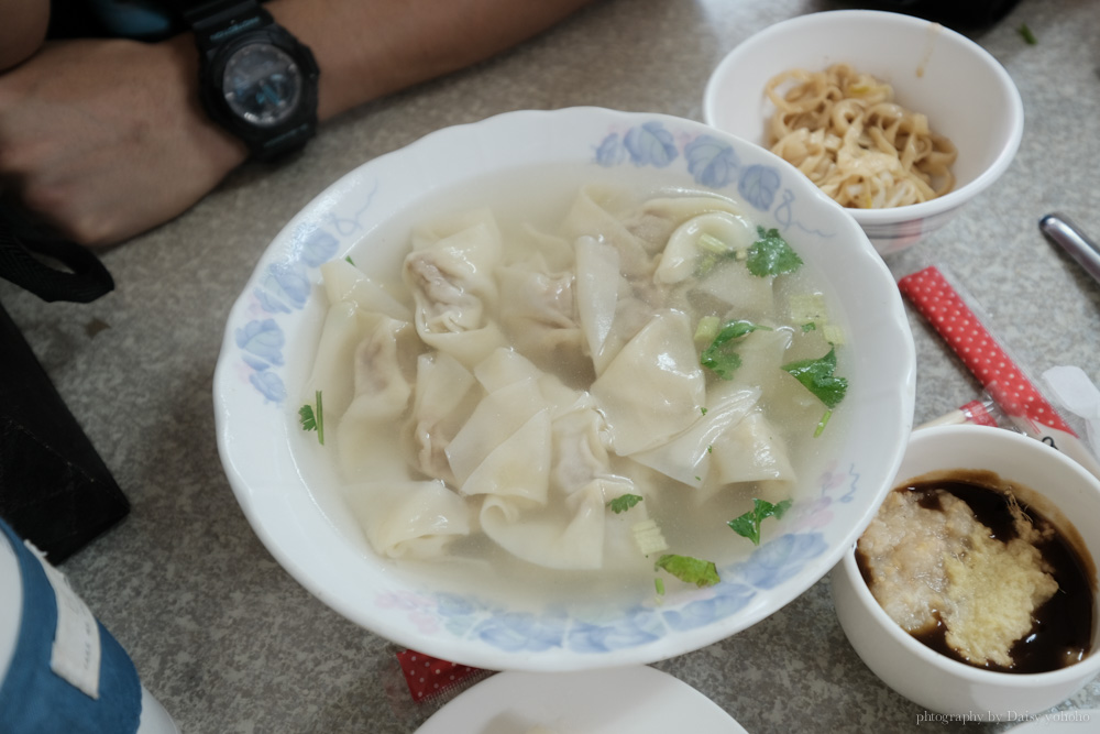 旗山老街, 三哥臭豆腐, 老謝古早味紅茶, 蛋中蛋, 香蕉蛋捲, 宜芳小吃, 高雄遊記