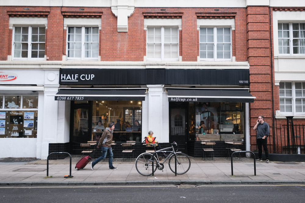 Half Cup, 英國美食, 倫敦美食, 酪梨開放三明治, 酪梨料理, 熱巧克力, 王十字車站美食, 倫敦咖啡廳