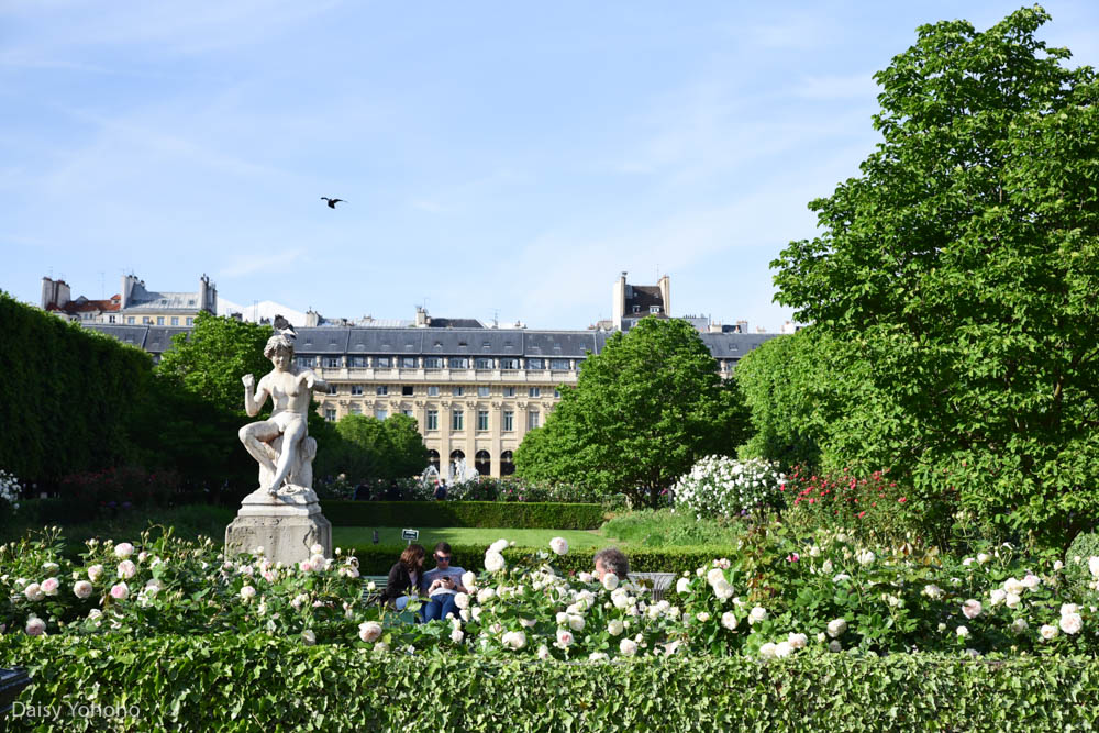 Daniel Buren柱, 黑白柱, 皇家宫殿, Palais Royal, 現代柱子作品, 兩個平台, Les Deux Plateaux, 巴黎景點, 巴黎網美景點