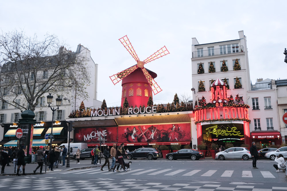 Montmartre, 康康舞, 艾蜜莉的異想世界, 蒙馬特高地, 紅磨坊, 穿牆人, 聖心堂, 巴黎景點, 我愛你牆, 愛牆, 蒙馬特