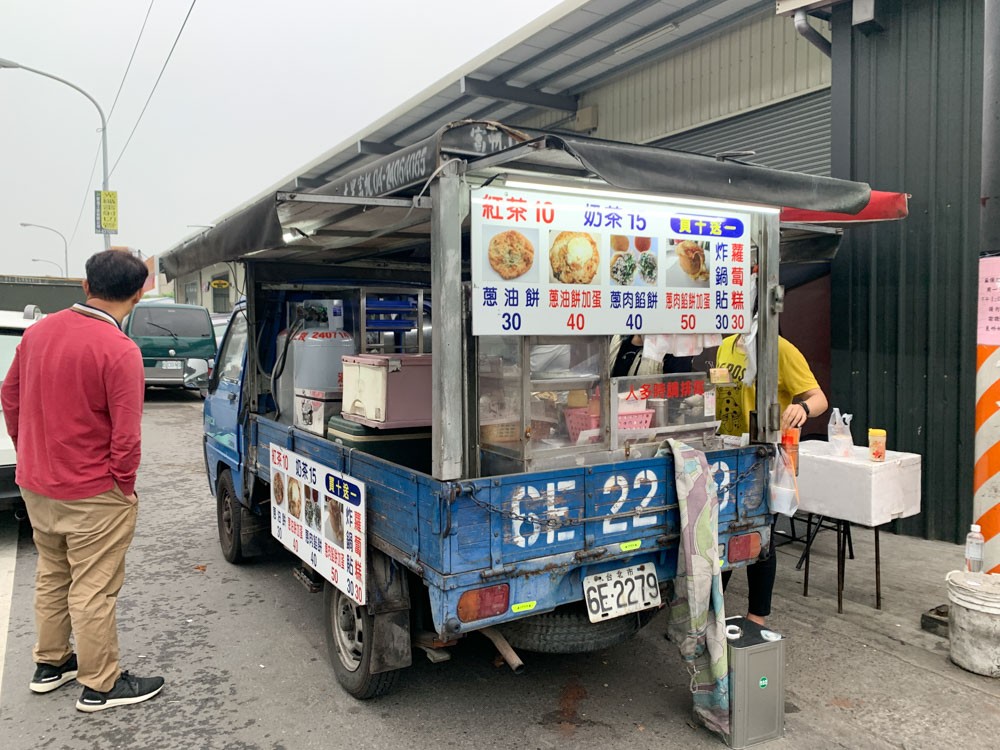 蔥姐妹, 豬肉餡餅, 蔥油餅加蛋, 大里炸蛋蔥油餅, 大里蔥油餅餐車, 大里小吃攤