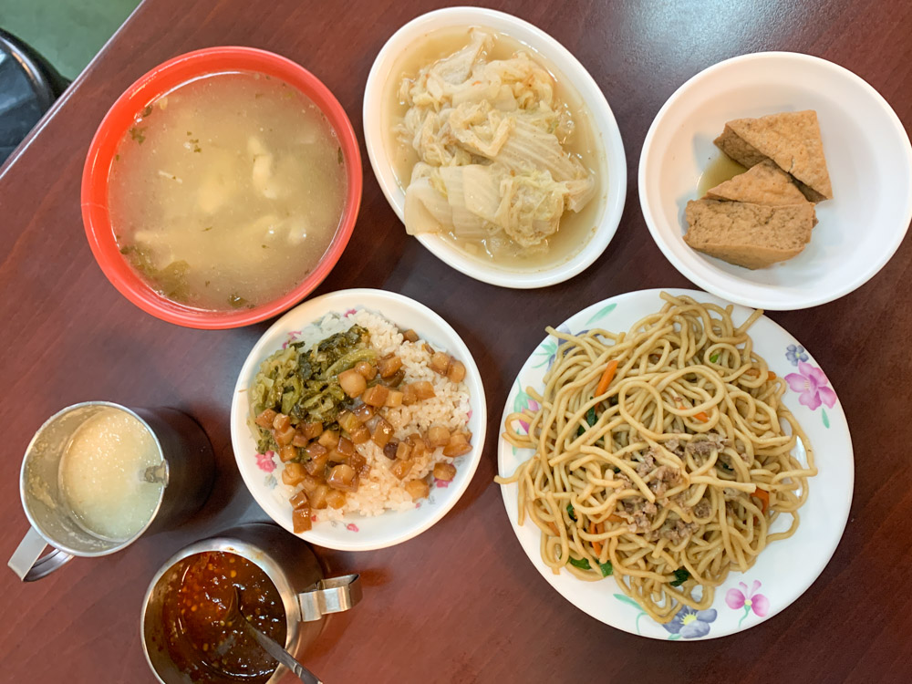 大里美食, 美滿傳統小吃 大里小吃, 大里炒麵, 大里滷肉飯