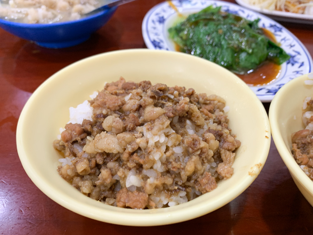 三元號滷肉飯, 三元號魯肉飯, 三元號菜單, 圓環滷肉飯, 魚翅肉羹, 寧夏夜市, 蒜泥白肉