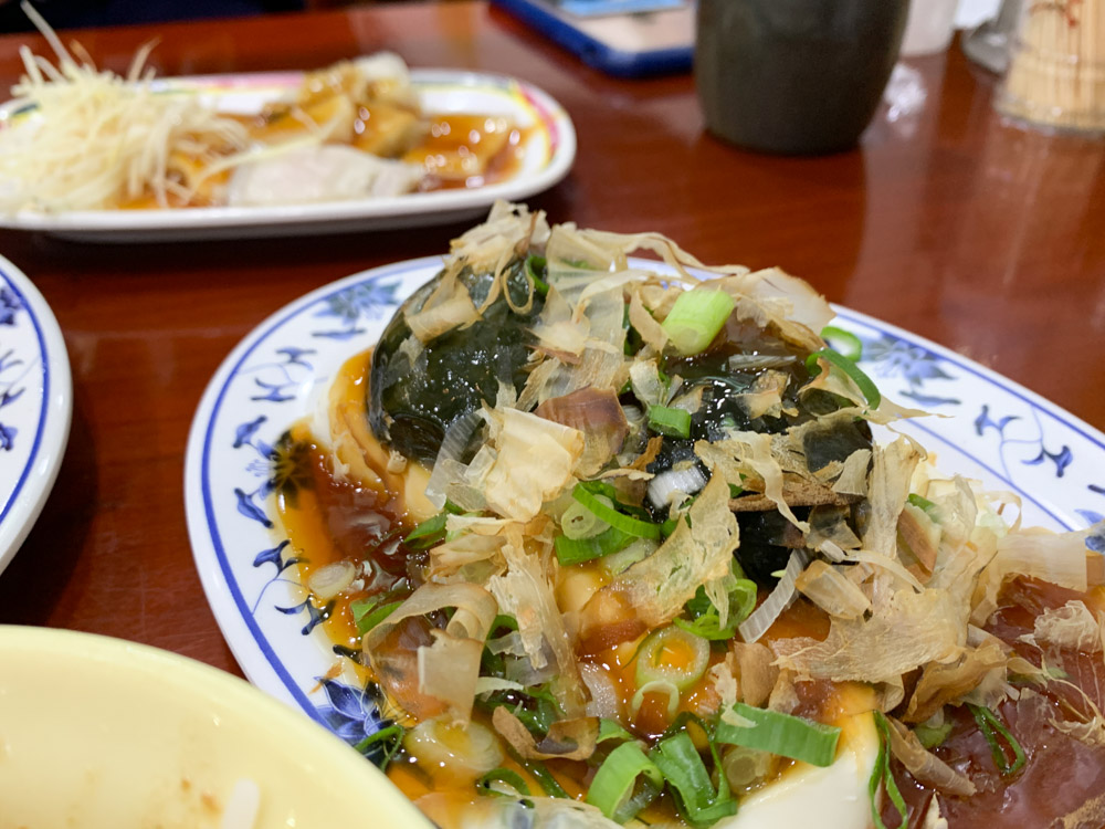 三元號滷肉飯, 三元號菜單, 圓環滷肉飯, 魚翅肉羹, 寧夏夜市, 蒜泥白肉