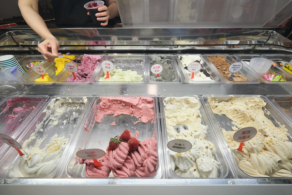 民族路》永大義式冰店YongDa Gelato，嘉義平價義式冰淇淋，單球30-40元。 @嘉義+1 | 嘉義加一