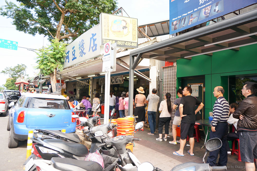 基河豆漿店, 士林豆漿店, 老張炭烤燒餅, 士林美食, 士林早餐, 古早味早餐, 古早味蛋餅, 士林人氣排隊店, 劍潭站美食