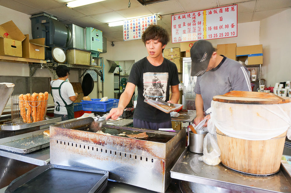 基河豆漿店, 士林豆漿店, 老張炭烤燒餅, 士林美食, 士林早餐, 古早味早餐, 古早味蛋餅, 士林人氣排隊店, 劍潭站美食