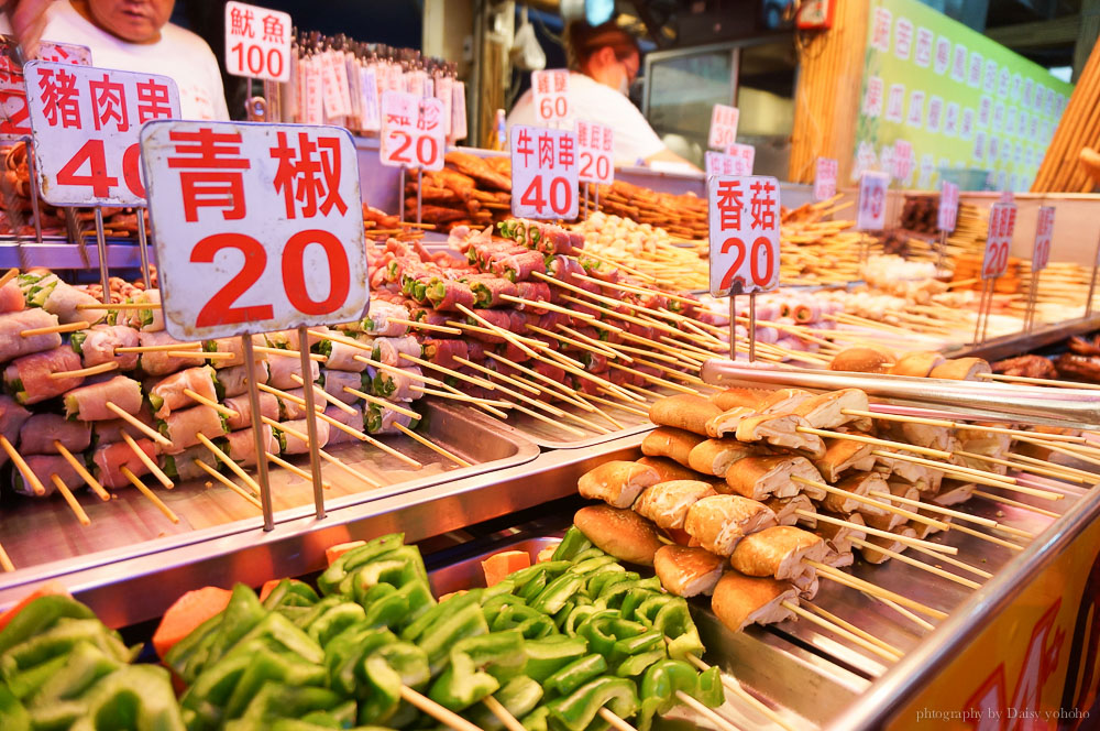 東大門夜市 美食吃吃喝喝！第一家烤肉串、拔絲地瓜、石板燒炭烤舖、醬爆棺材板