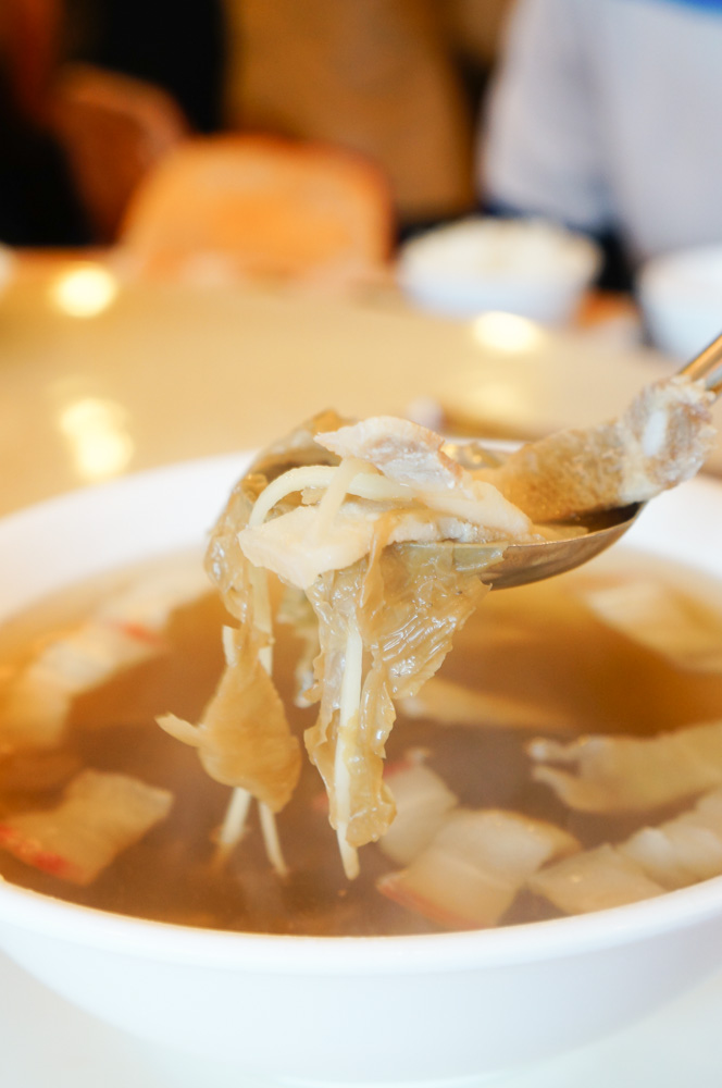 鄉村客棧, 大湖客家菜, 大湖美食, 苗栗美食, 草莓大餐, 草莓冷盤, 山中奇雞, 苗栗大湖草莓餐, 草莓啤酒