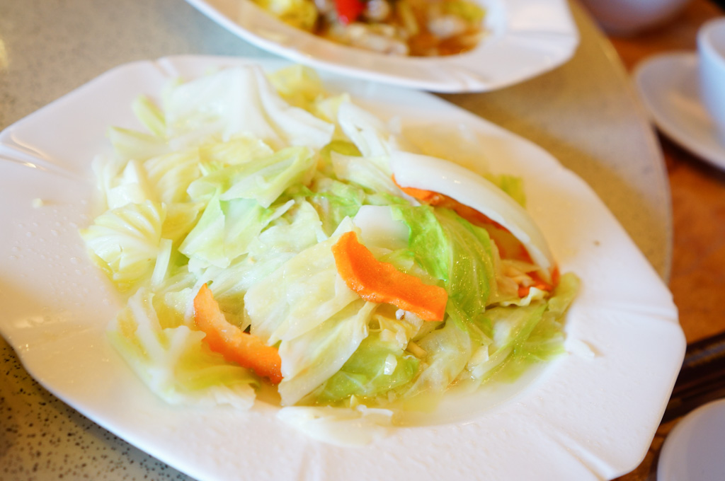 苗栗鄉村客棧, 大湖客家菜, 大湖美食, 苗栗美食, 草莓大餐, 草莓冷盤, 山中奇雞, 苗栗大湖草莓餐, 草莓啤酒