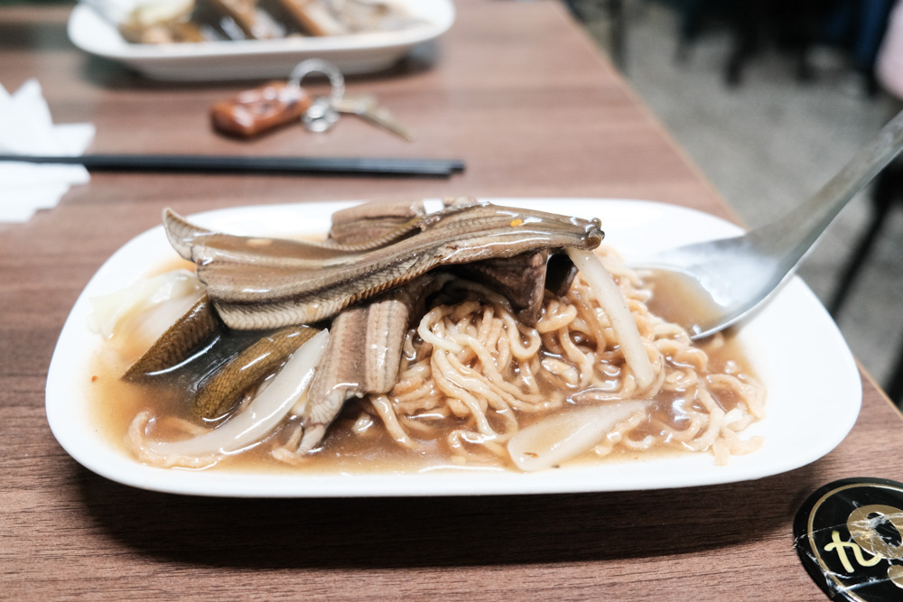 城邊真味鱔魚麵, 台南美食, 台南鱔魚意麵, 麻油腰子湯, 東門路鱔魚麵, 圓環炒鱔魚專家, 在地人推薦鱔魚麵