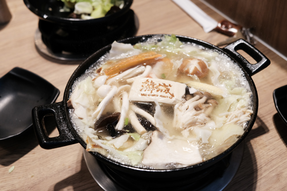 韓城石頭火鍋 老台南人推薦的火鍋店,近南紡購物中心、後甲圓環。 韓城石頭火鍋 老台南人推薦的火鍋店,近南紡購物中心、後甲圓環。