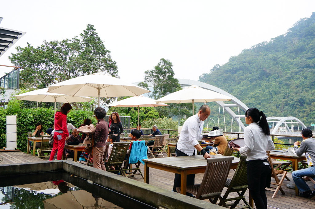 La Villa Cafe, 烏來景觀餐廳, 烏來質感咖啡館, 烏來美食, 烏來咖啡廳, 燕子湖畔景觀餐廳