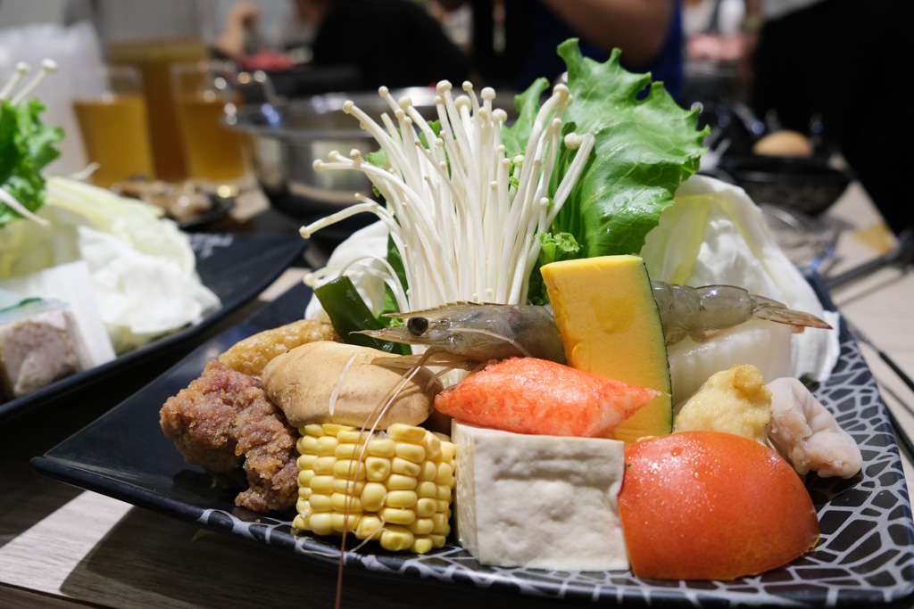 菊鍋,嘉義菊鍋, 嘉義東區火鍋店, 公園路火鍋, 壽星優惠, 菊鍋菜單, 嘉義體育館火鍋, 火鍋料換蔬菜盤