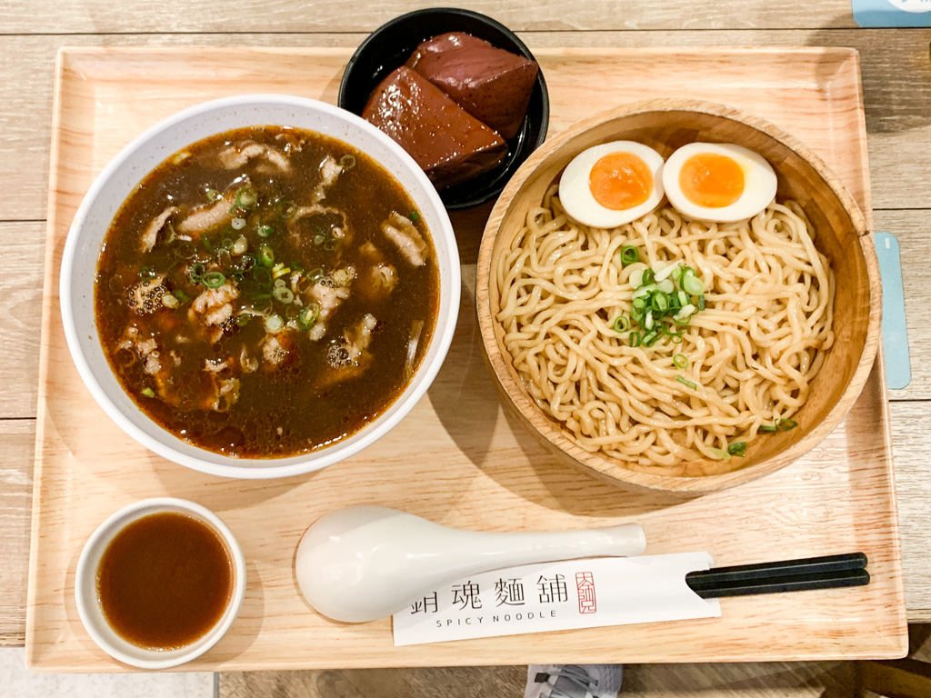 大師兄銷魂麵舖, 台南新光三越美食, 台南大師兄銷魂麵館, 麻辣鴨血, 麻辣牛肉湯, 銷魂拌麵