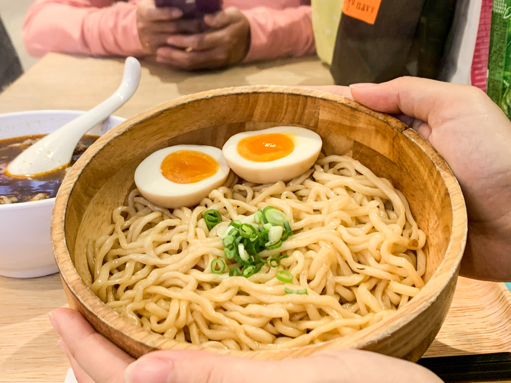 大師兄銷魂麵館, 台南新光三越美食, 台南大師兄銷魂麵館, 麻辣鴨血, 麻辣牛肉湯, 銷魂拌麵