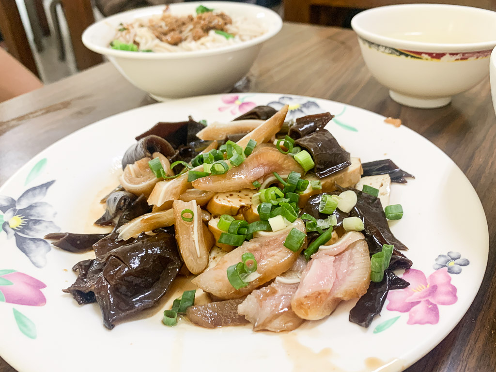 忠味麵店, 台南忠味麵店, 虎尾寮小吃, 台南小吃, 忠味麵館菜單, 榨菜肉絲麵推薦, 台南古早味麵店