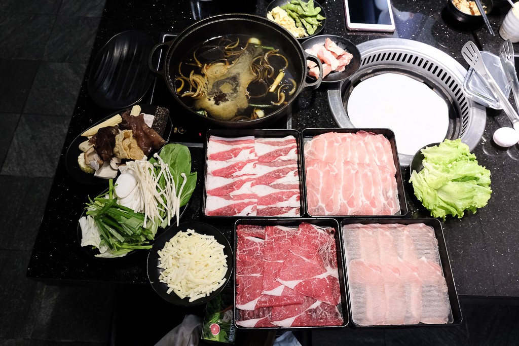 金大鋤壽喜燒火鍋 / 燒烤吃到飽 – 新仁店(小蒙牛集團)仁德家樂福 2F 金大鋤壽喜燒火鍋 / 燒烤吃到飽 – 新仁店(小蒙牛集團)仁德家樂福 2F