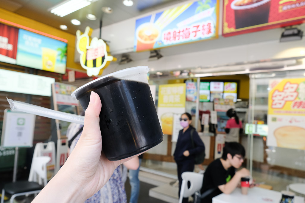 甜又鮮飲料 自助電子化的手搖飲點餐系統，等飲料的時候還可以無線充電！