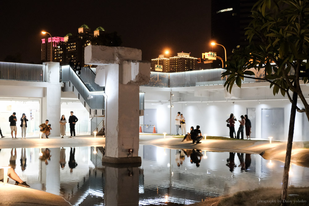 河樂廣場 The Spring，台南白天的人氣親水公園，晚上的浪漫約會勝地。