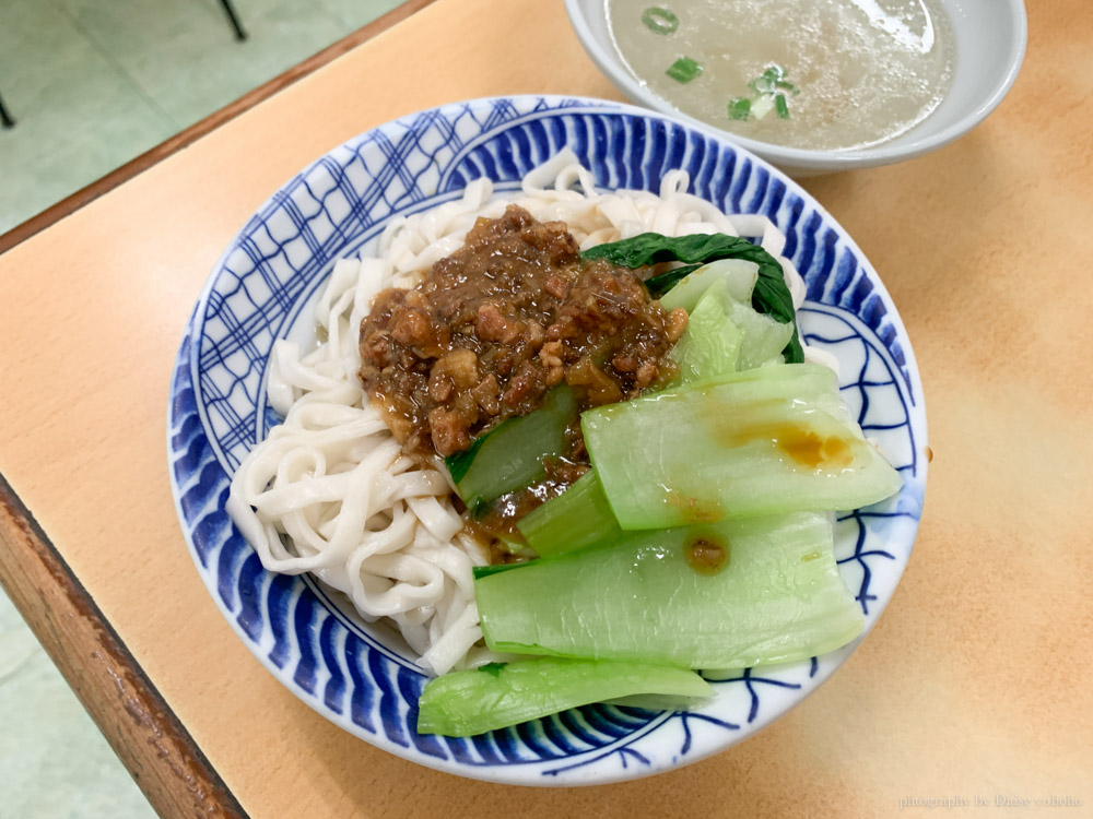 胡家莊牛肉麵店, 富農街美食, 台南東區美食, 台南小吃, 台南牛肉麵, 牛肉燴飯