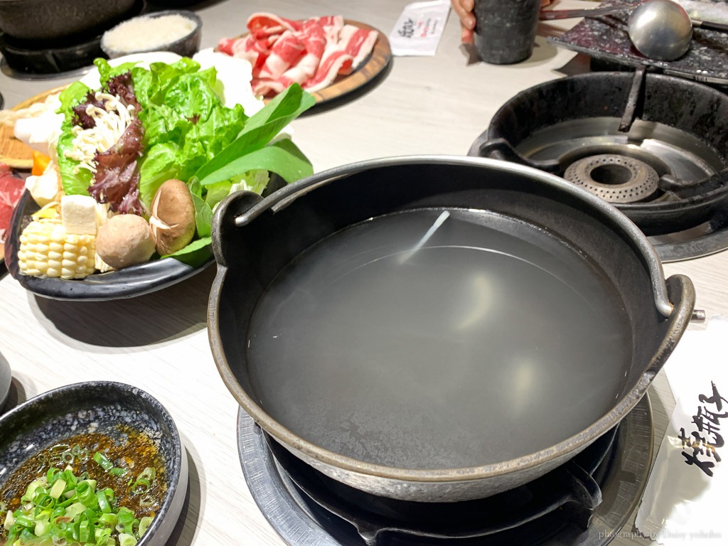 燒瓶子。大肆の鍋, 燒瓶子嘉義, 嘉義美食, 嘉義火鍋, 燒瓶子生日優惠, 嘉義鴛鴦鍋, 冰淇淋吃到飽