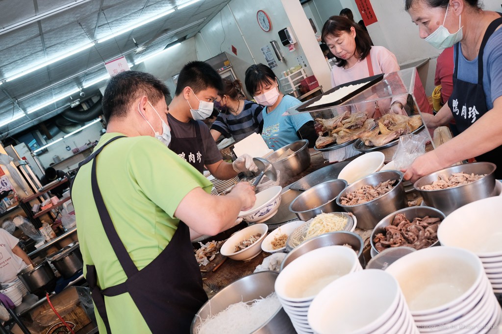 鴨肉珍, 鹽埕小吃, 高雄鴨肉飯, 高雄美食, 鴨肉珍菜單, 下水米血, 煙燻鴨肉, 高雄老字號小吃