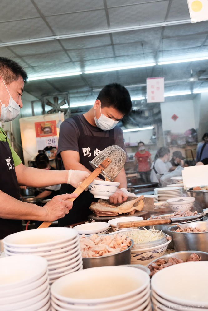 鴨肉珍肉燥飯, 鹽埕小吃, 高雄鴨肉飯, 高雄美食, 鴨肉珍菜單, 下水米血, 煙燻鴨肉, 高雄老字號小吃