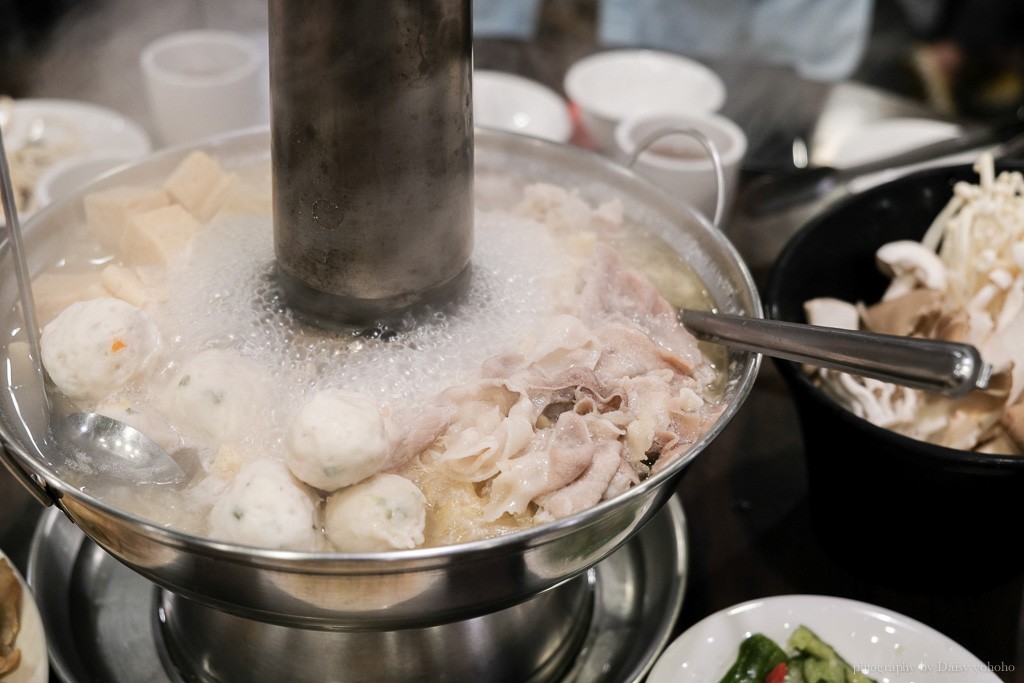 劉家酸白菜鍋, 台南酸菜白肉鍋, 裕農路美食, 台南東區美食, 台南火鍋, 台南刀削麵, 牛肉捲餅