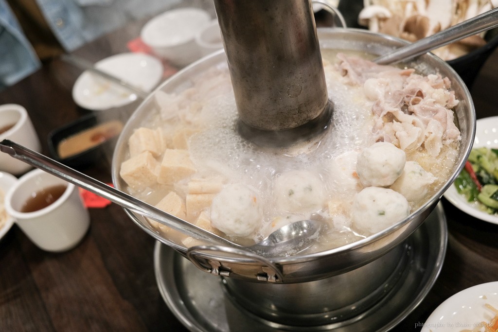 劉家酸菜白肉鍋, 台南酸菜白肉鍋, 裕農路美食, 台南東區美食, 台南火鍋, 台南刀削麵, 牛肉捲餅