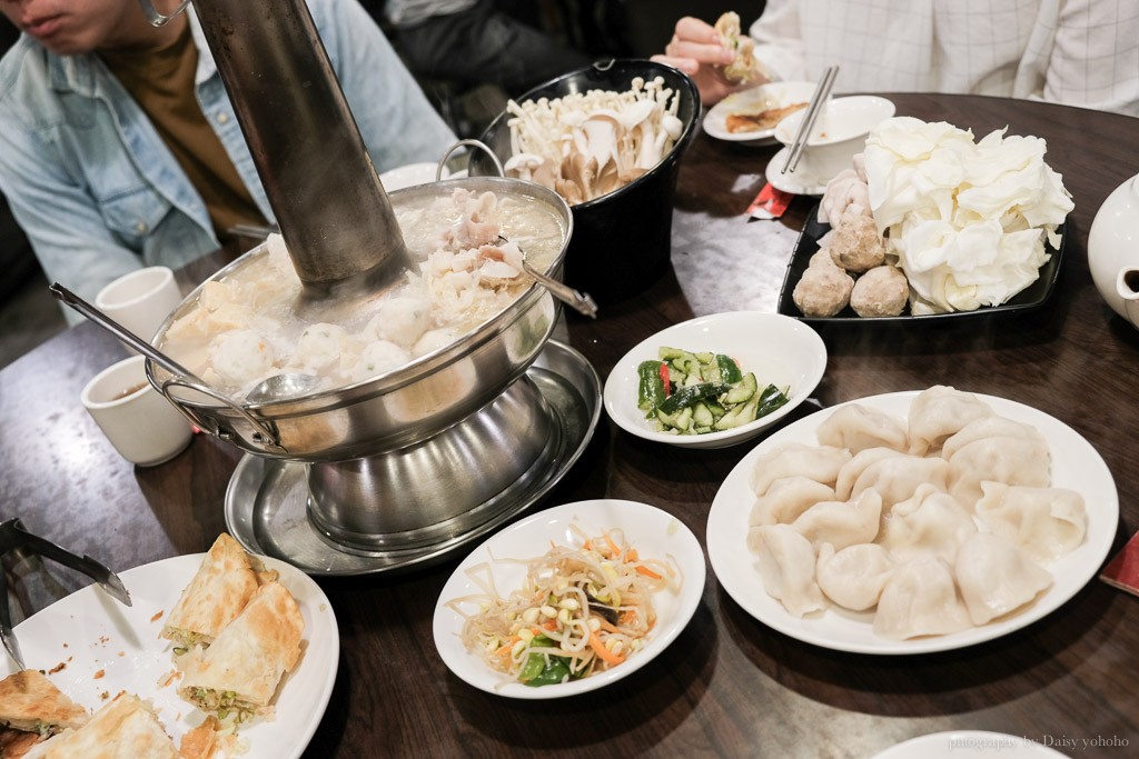 劉家酸菜白肉鍋, 台南酸菜白肉鍋, 裕農路美食, 台南東區美食, 台南火鍋, 台南刀削麵, 牛肉捲餅