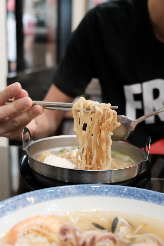 李媽媽民族鍋燒, 台南古早味, 炸蝦炸魚片鍋燒, 台南鍋燒意麵, 赤崁樓美食, 忠義路美食, 李媽媽海鮮粥