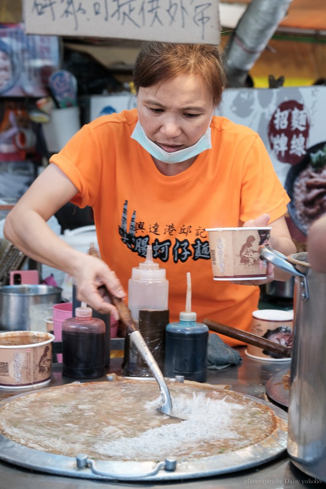 高雄茄萣 | 興達港觀光漁市，港邊吃海鮮，現燙小捲、生魚片、花枝丸、鮮魚湯