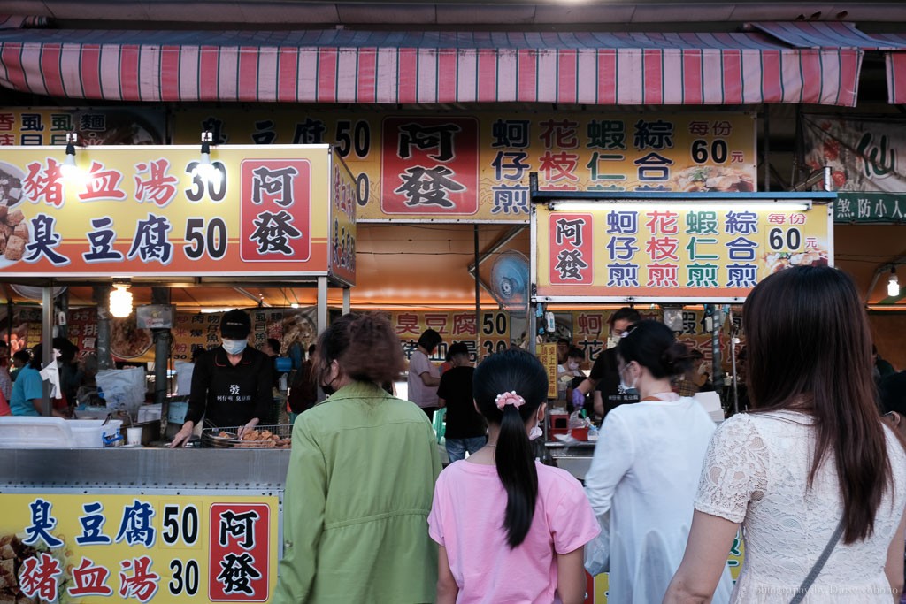 高雄茄萣 | 興達港觀光漁市，港邊吃海鮮，現燙小捲、生魚片、花枝丸、鮮魚湯